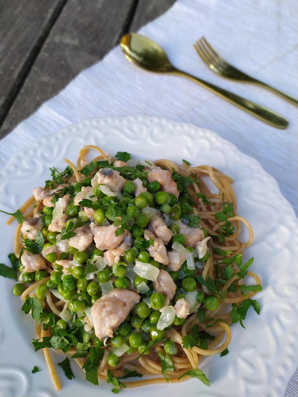 Jak sprawdzić czy pstrąg jest świeży